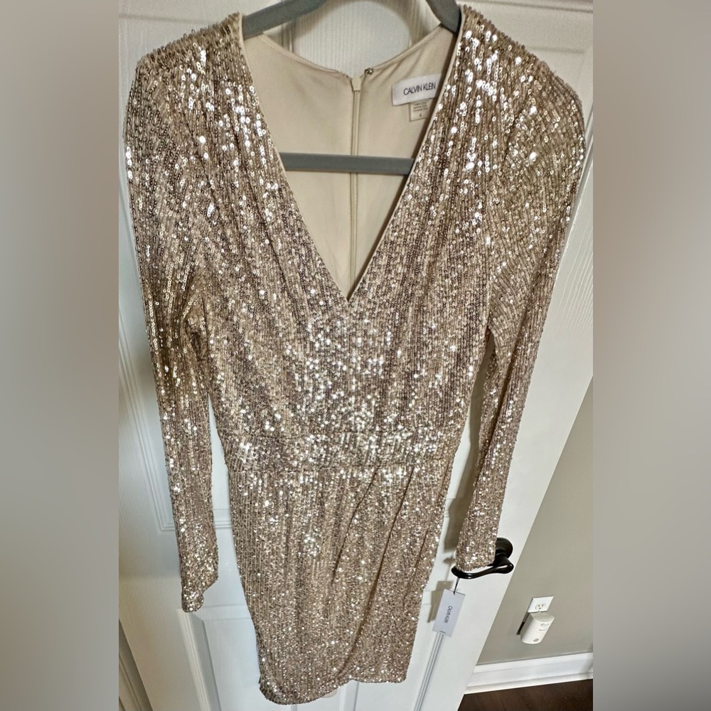 RARE CALVIN KLEIN NWT Sequined Faux-Wrap Dress in Light Gold—4 - Picture 5 of 13